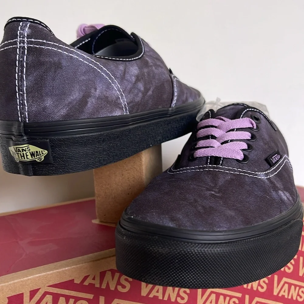 Vans WMNS Authentic
Midnight Shift Black/Black
VN0009PVBKA
Sneakers - Picture 8 of 16